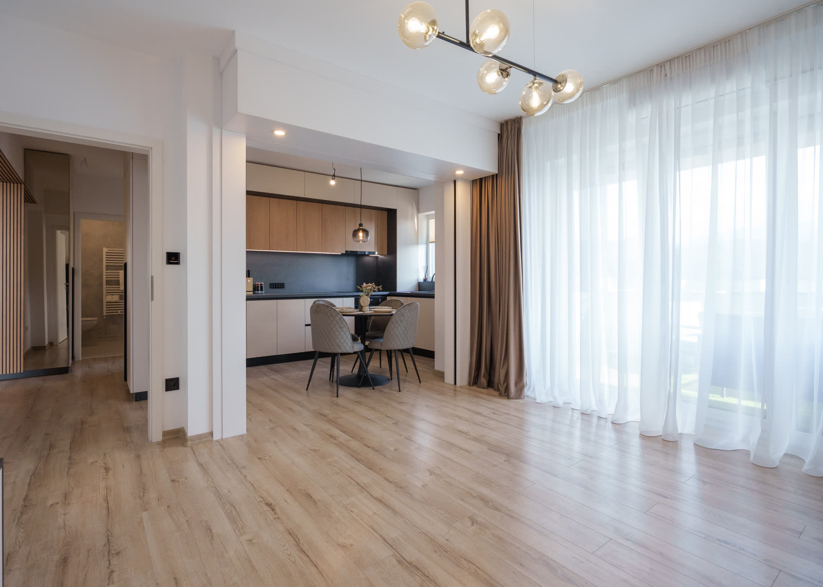 Maurer Avantgarden — three-room apartment, furnished