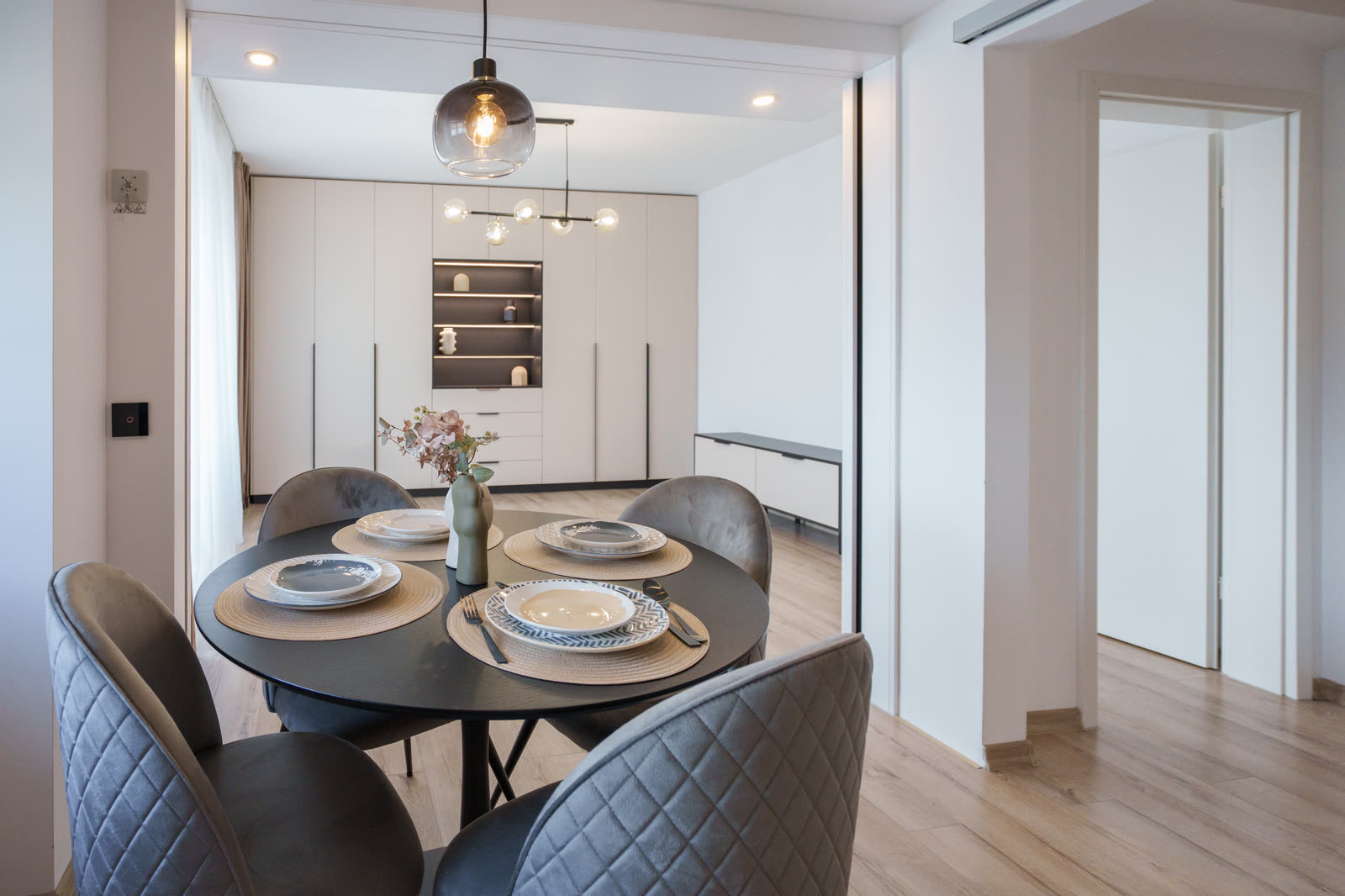 Maurer Avantgarden — three-room apartment, furnished
