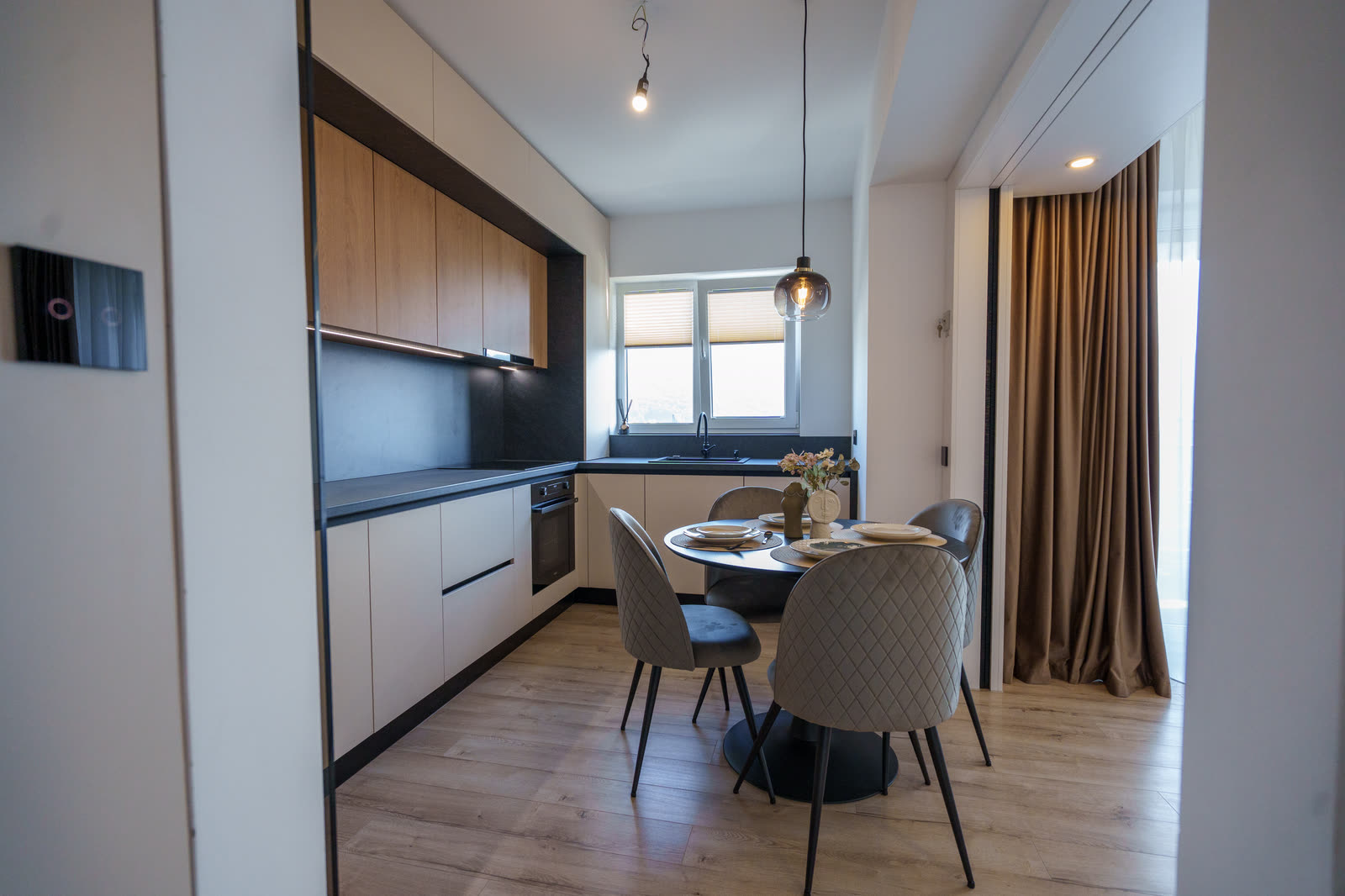 Maurer Avantgarden — three-room apartment, furnished