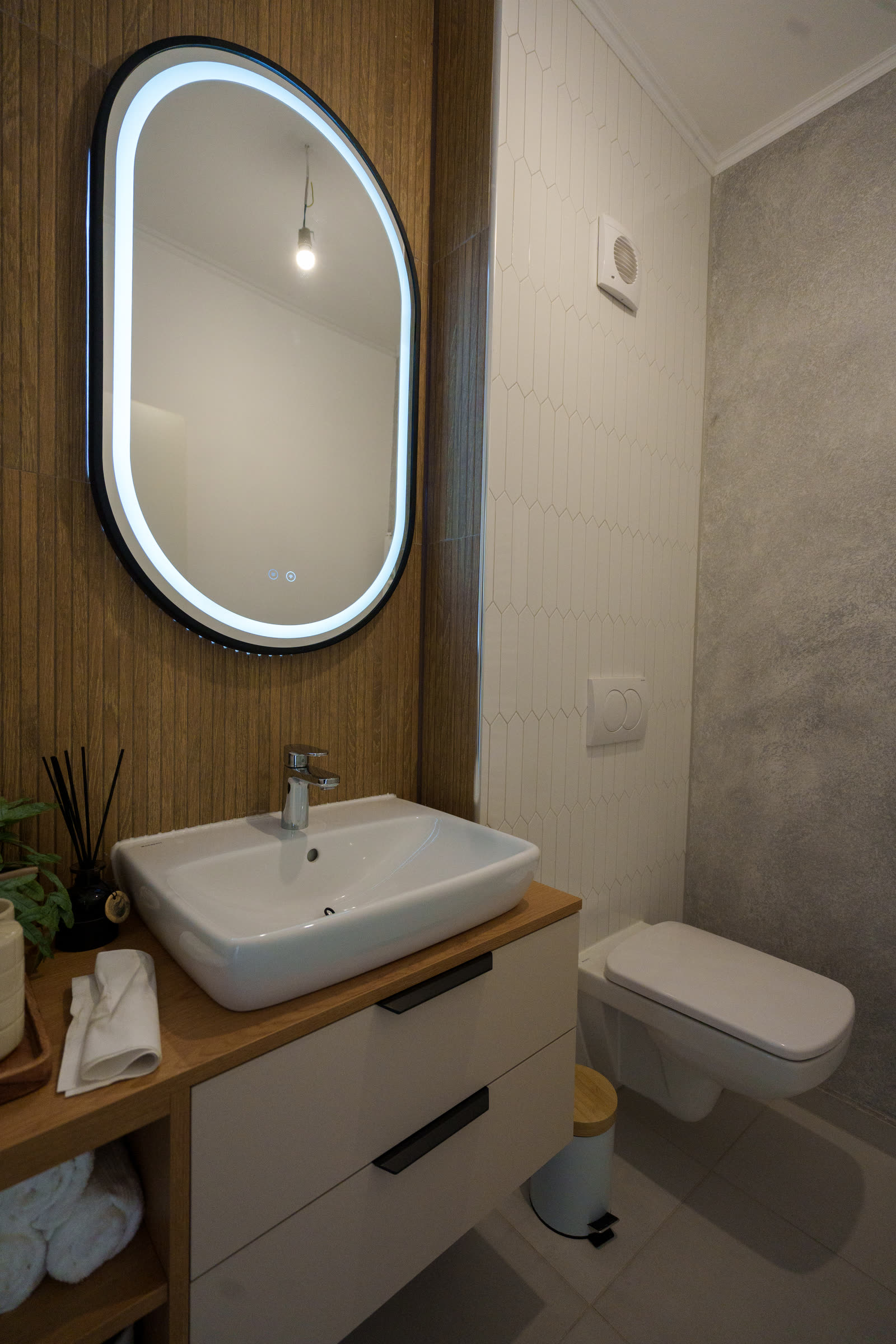 Maurer Avantgarden — three-room apartment, furnished
