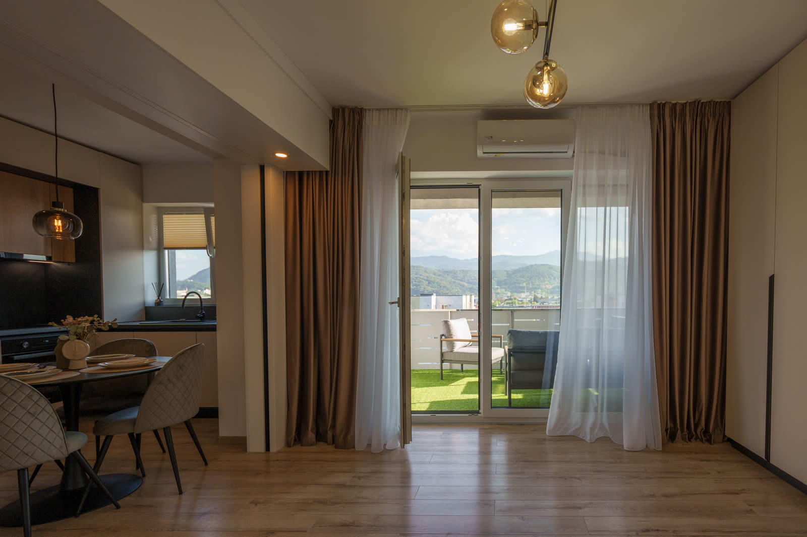 Maurer Avantgarden — three-room apartment, furnished