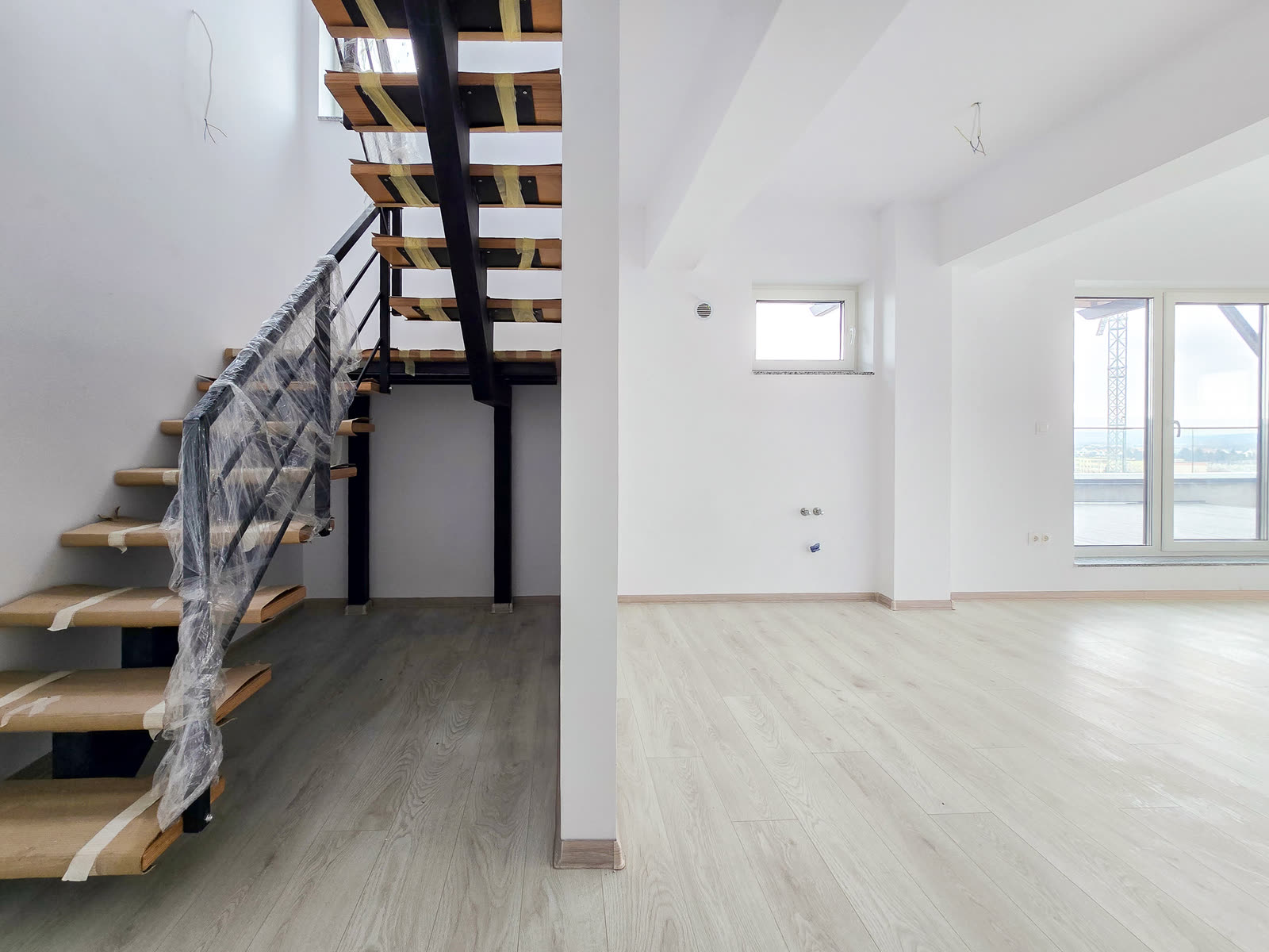 Maurer Avantgarden — duplex, handed over unfurnished