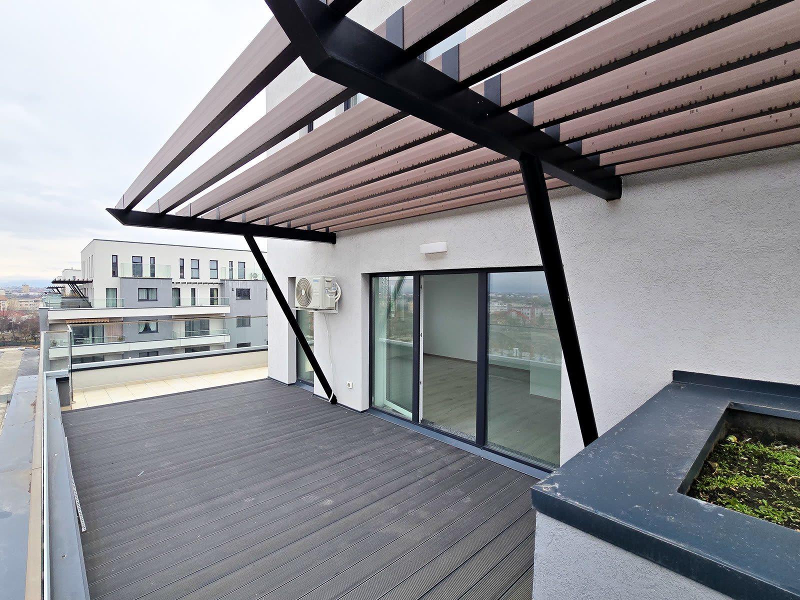 Maurer Avantgarden — duplex, handed over unfurnished