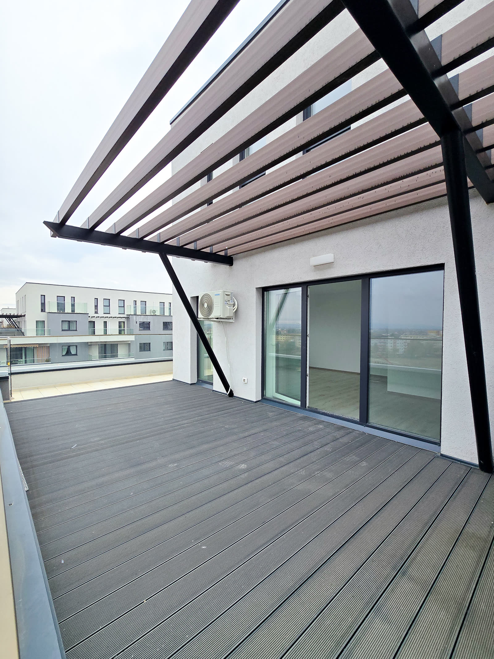 Maurer Avantgarden — duplex, handed over unfurnished