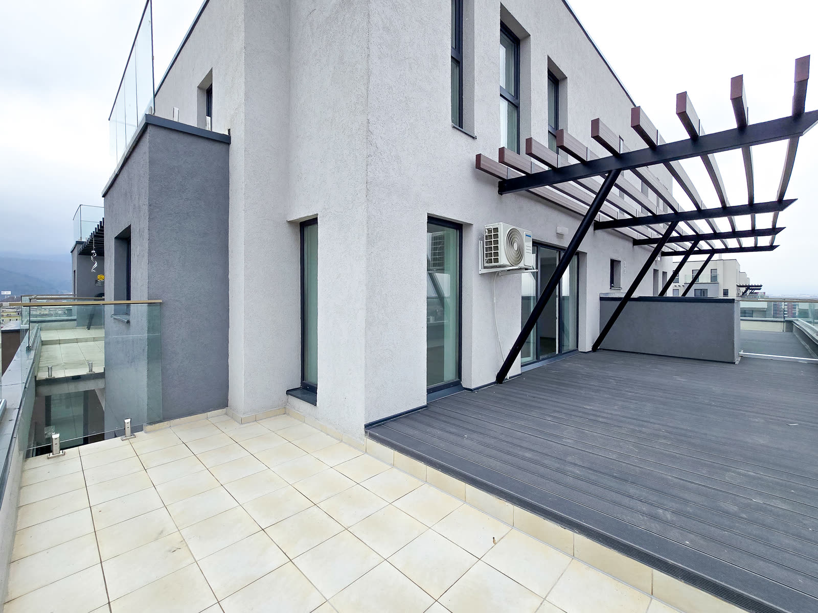 Maurer Avantgarden — duplex, handed over unfurnished