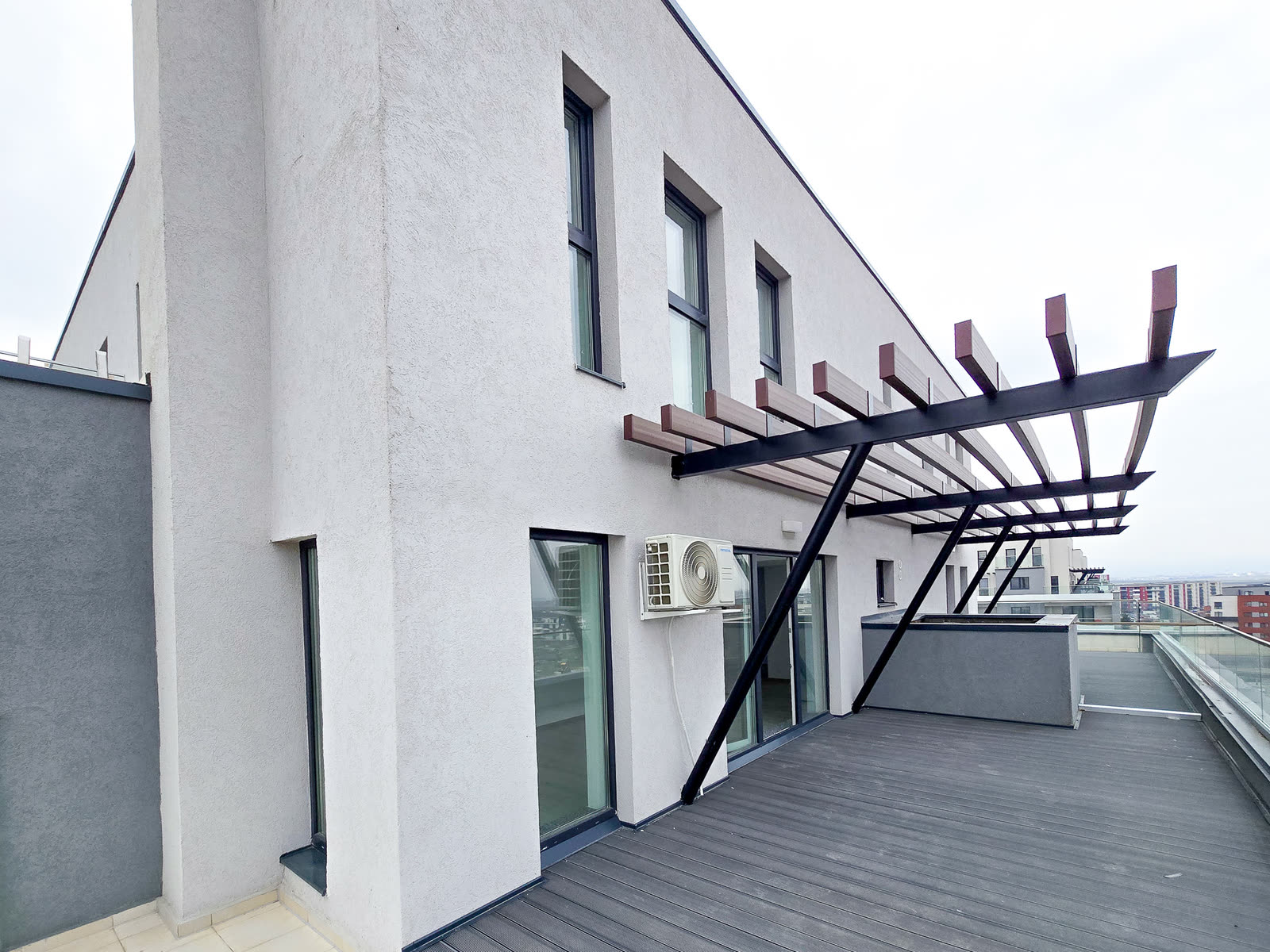 Maurer Avantgarden — duplex, handed over unfurnished